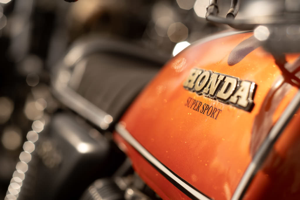 moto, photo d'art, café rider, réservoir, café rider hors série, photographe Nantes, photographe moto, photographe café rider, photographe